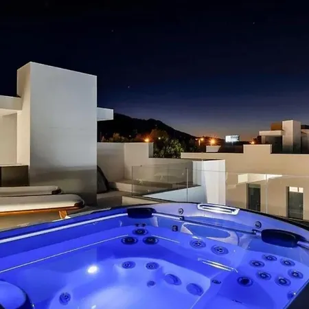 Espectacular Atico Apartment Estepona